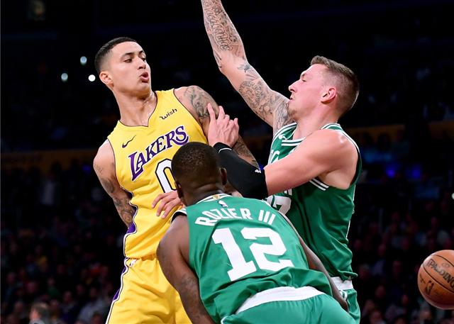  塔图姆三分绝杀绿军险胜，布朗空砍四十分成空砍群主