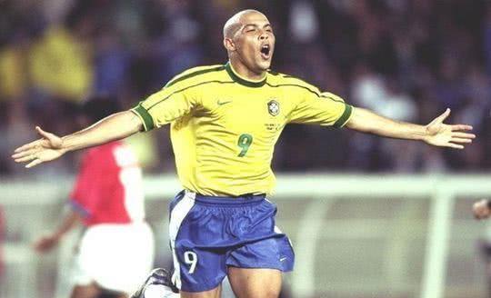  哈兰德破德甲最年轻戴帽纪录震惊足坛