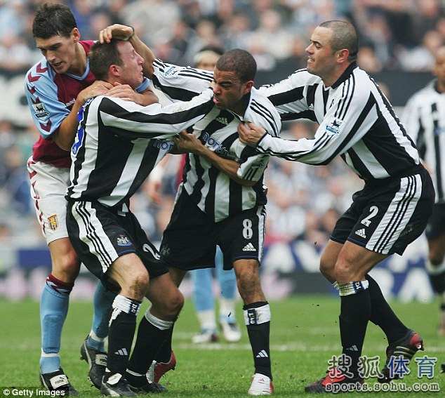  阿斯顿维拉边路突破犀利，雄狮军团客场爆冷